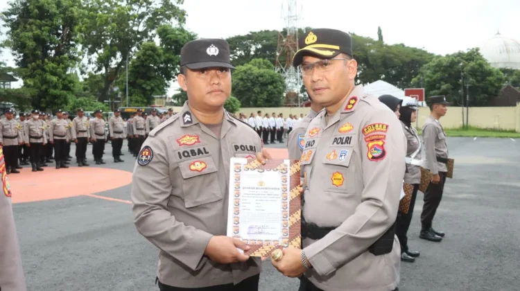 17 Personel Berprestasi Polres Loteng Diganjar Penghargaan