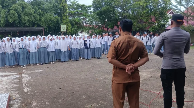 Polisi Edukasi Pelajar di Madapangga, Tekankan Bahaya Narkoba dan Pergaulan Bebas