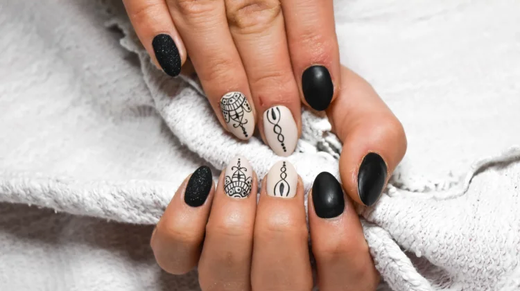 Temukan Trend Warna Nail Art Tahun Ini