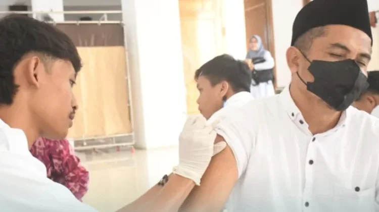 Ratusan Calon Jamaah Haji Lombok Utara Jalani Vaksinasi sebelum ke Tanah Suci