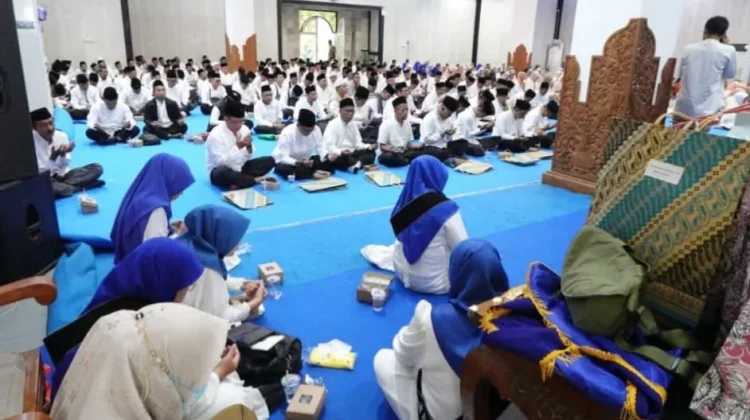 Bupati Lombok Barat Lepas 38 Guru menuju Tanah Suci