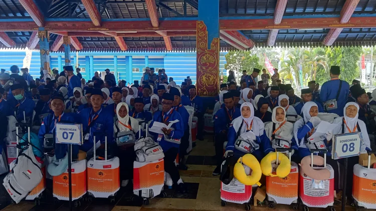 Ratusan Jemaah Kloter 8 Diberangkatkan Dengan Persiapan Matang