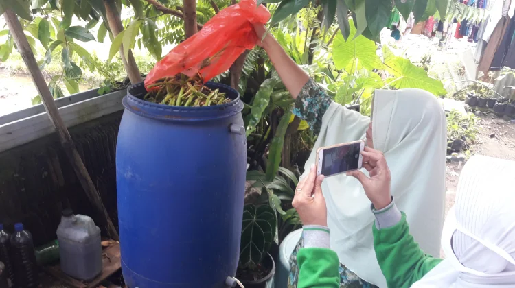 Perempuan yang Paling Gelisah ketika Lingkungan Rusak