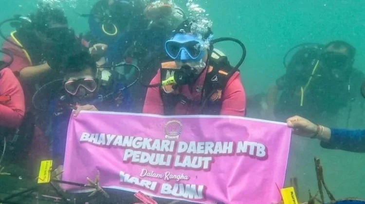Aksi Bhayangkari NTB Hidupkan Kembali Terumbu Karang Gili Sudak
