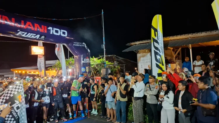 Ratusan Pelari Dunia Taklukkan Jalur Ekstrem Rinjani