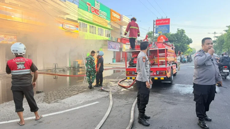 Kebakaran Minimarket di Sekarbela, Ledakan Awal Picu Kepanikan Warga