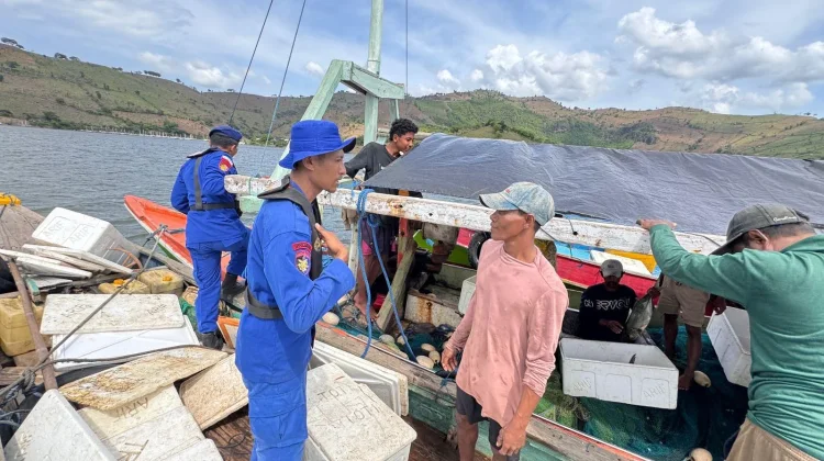Satpolairud Bima Kawal Aktivitas Nelayan hingga Angkut Hasil Panen Warga