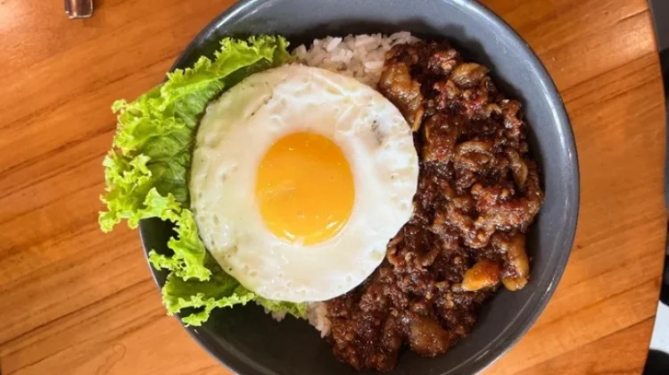 Oseng Mercon Sapi Telur Ceplok Pedas Gurih Nikmat