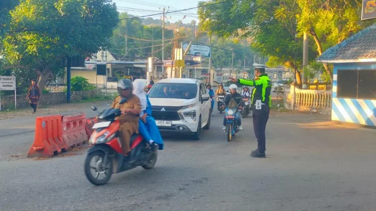 Pagi Sibuk, Satlantas Polres Bima Siaga Antisipasi Macet dan Kecelakaan