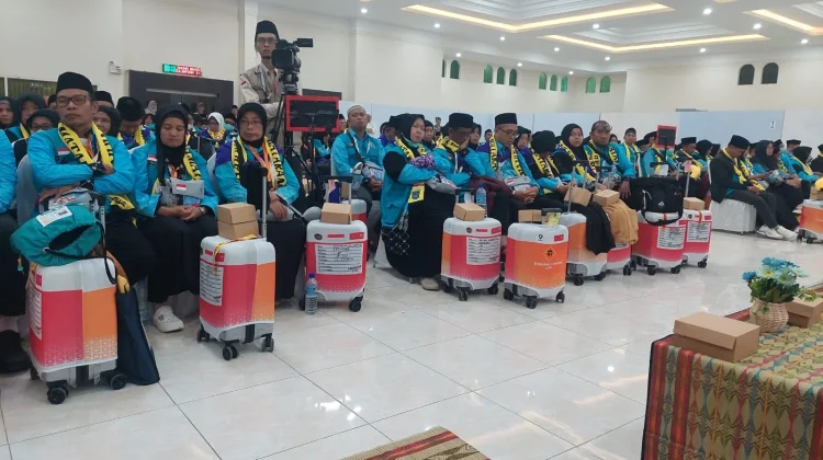 Polisi Amankan dan Kawal Keberangkatan Jamaah Haji Kloter 10 Asal Mataram