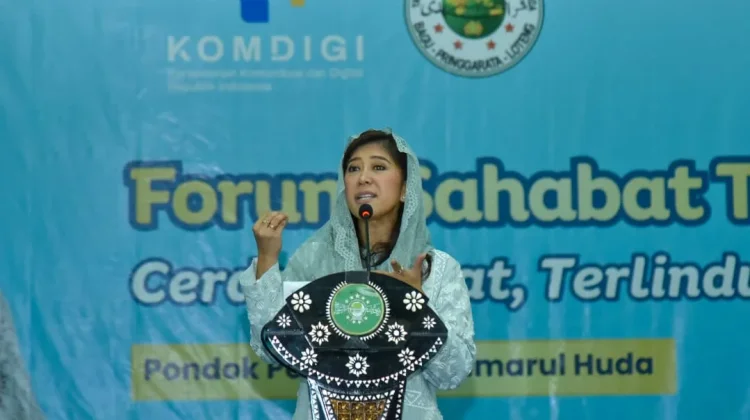 Sosialisasikan PP Tunas di Ponpes, Menteri Komdigi Soroti Risiko Digital Anak