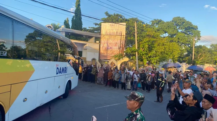 Kedatangan 393 Jemaah Calon Haji Kloter 12 di Asrama Haji Mataram berjalan Aman