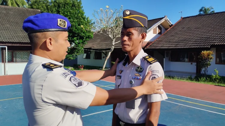 LPKA Loteng Perketat Disiplin Pegawai melaui Cek Atribut Dinas dan HP Petugas