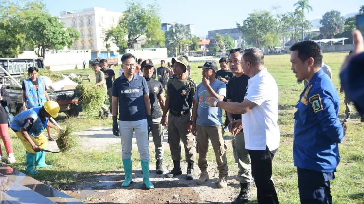 Wali Kota Bima Pimpin Gotong Royong di Lapangan Serasuba