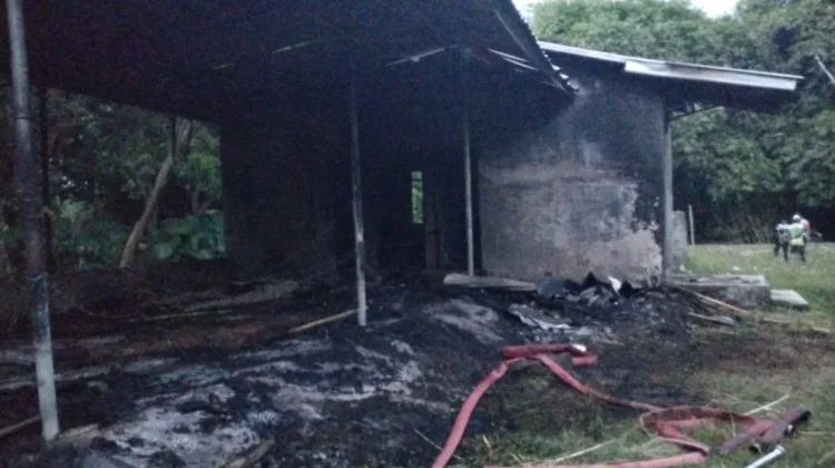 Bangunan Pengolahan Sampah di Bima Ludes Terbakar