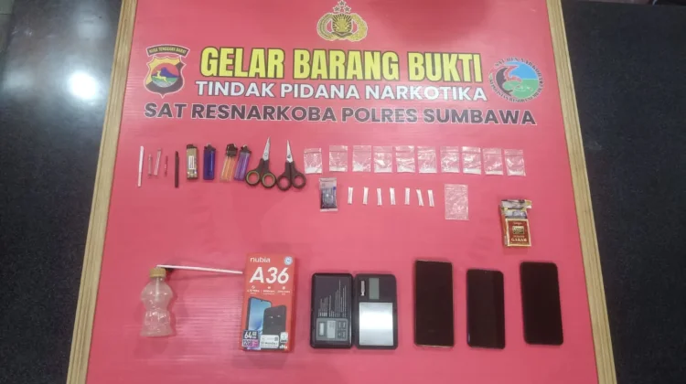 Rumah Pengedar Narkoba Digerebek, Tiga Pria Diamankan di Sumbawa