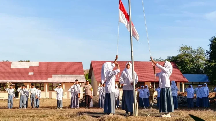 Bhabinkamtibmas Polres Bima Ajak Siswa SMAN 1 Jauhi Bullying dan Narkoba