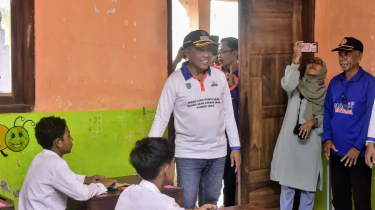 Bupati Bima Beri Motivasi Siswa dan Apresiasi Guru