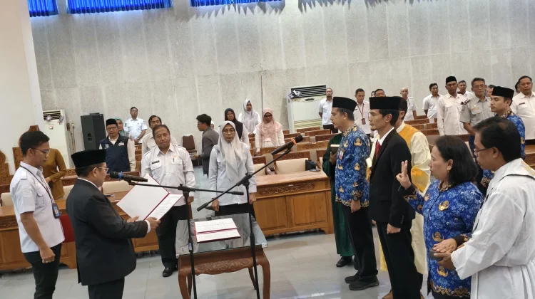 Bupati LAZ Resmi Lantik Agus Wirawan Satra Sebagai Kepala BKAD Lombok Barat