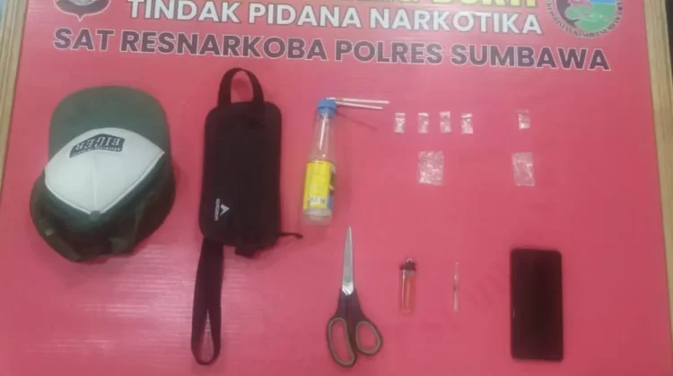 Gerebek Rumah Pengedar di Plampang, Temukan Sabu dalam Topi