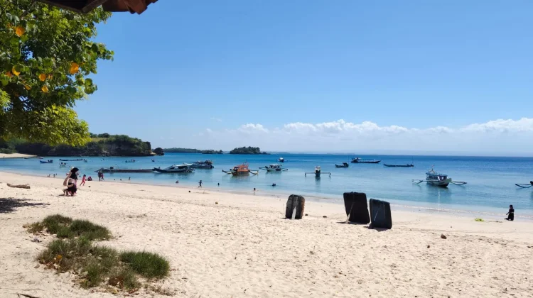 Wisata Pantai Pink Tetap Jadi Daya Tarik Wisatawan