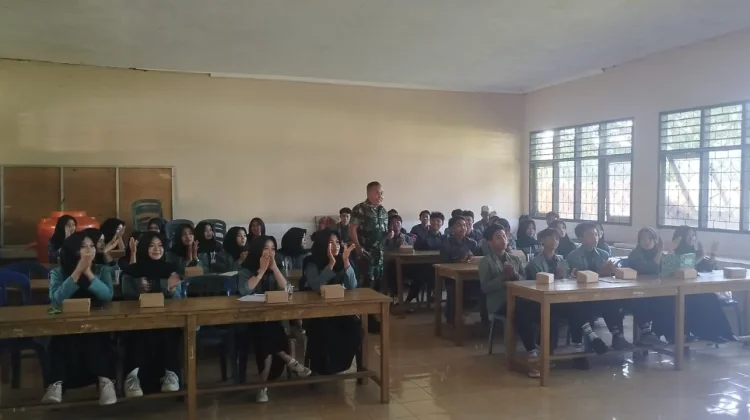 Danramil Janapria Tanamkan Wawasan Kebangsaan kepada Peserta Didik