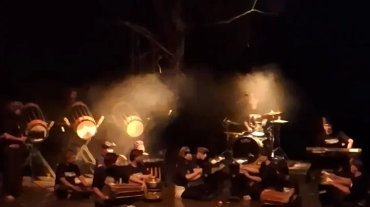Tari dan Musik Tutup Workshop Seni Pertunjukan Swara Loka Karya Taman Budaya NTB