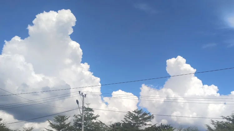 Weekend yang Berawan hingga Hujan