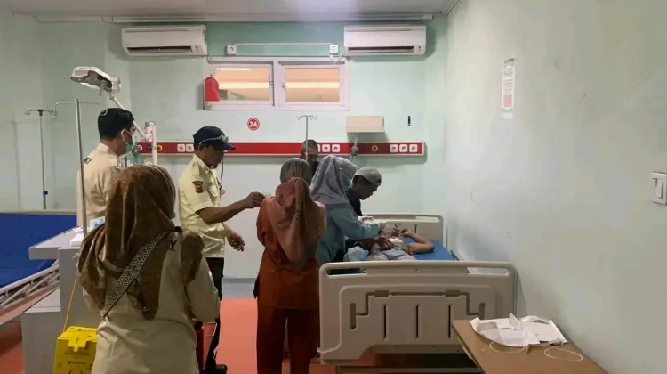 Damkar Lombok Tengah, Evakuasi Warga Tersengat Listrik di Prapen
