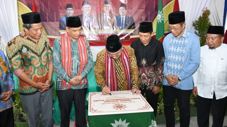 Mendikdasmen Letakkan Batu Pertama Gedung Rektorat ITSKes Muhammadiyah Selong