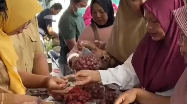 Pemkab Lombok Timur Gelar Pasar Murah, Tekan Harga Bahan Pokok jelang Idul Adha