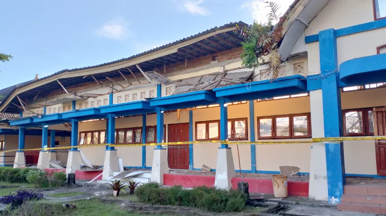 Dua Ruang Kelas SMAN 7 Mataram Roboh, Lima Siswa Terluka