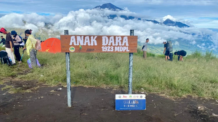 Pesona Bukit Anak Dara Masuk Jalur Tujuh Summit