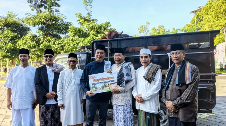 Sapi Kurban Iqbal-Dinda Berbobot 970 Kilogram Disalurkan ke Desa Miskin Ekstrem
