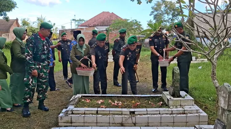 Kodim 1620/Loteng Gelar Ziarah dan Tabur Bunga Peringati Hari Bhakti Kodam Udayana