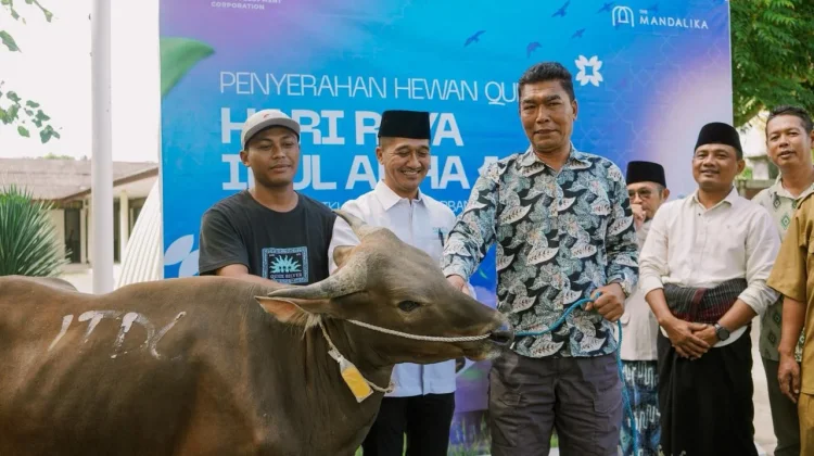 ITDC dan Stakeholder Kawasan Salurkan 29 Hewan Kurban untuk Warga Desa Penyangga