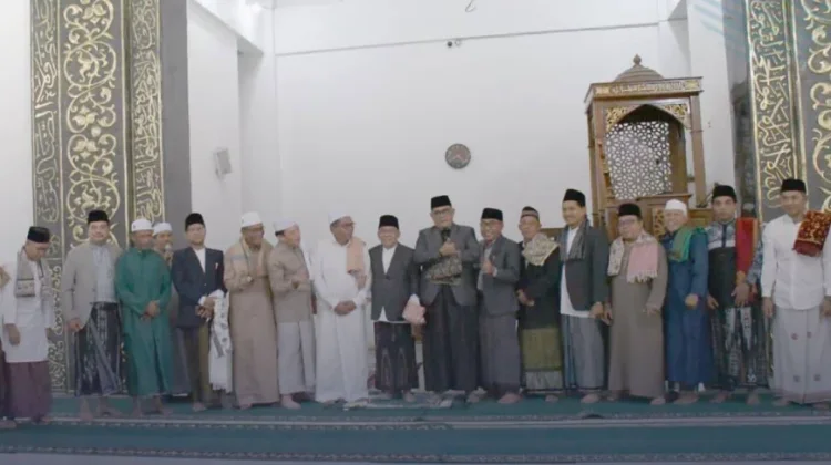 Bupati dan Wabup KLU Sholat Idul Adha di Masjid Agung Baiturrahman Tanjung