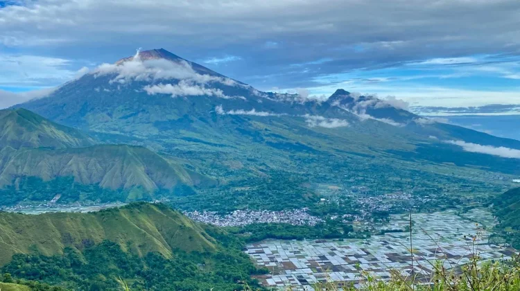Mengapa Cuaca di Gunung Berubah Kilat? Ini Penjelasan Ilmiah