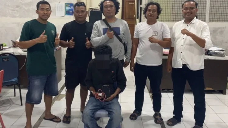 Ketiduran di Depan Minimarket, Buruh Kehilangan HP