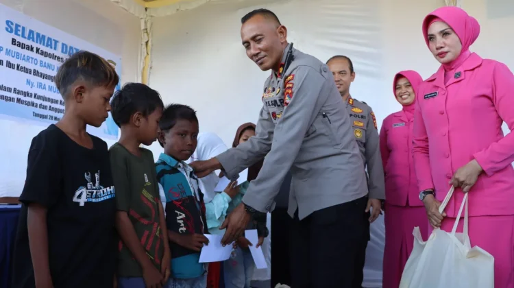 Polres Bima Kota Berbagi Paket Sembako dan Kasih untuk Anak Yatim