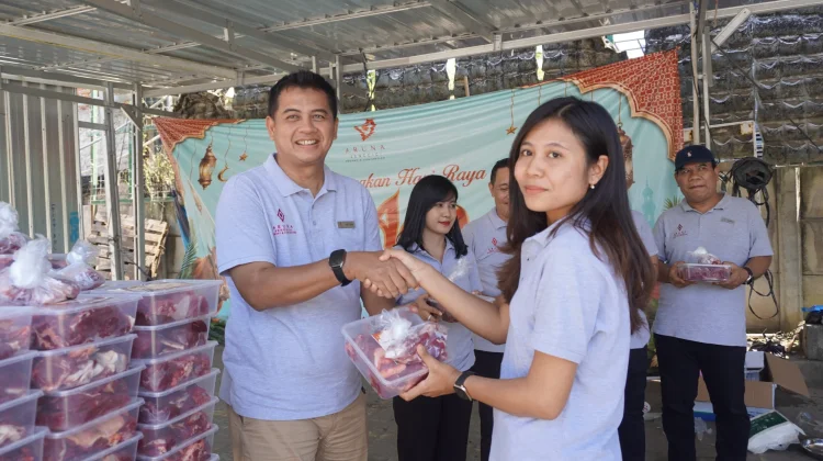 Aruna Senggigi Konsisten Jalankan CSR Kurban untuk Warga dan Karyawan