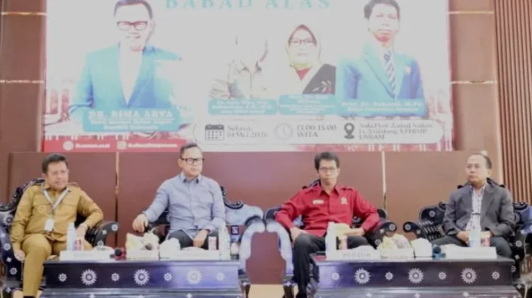 Bedah Buku Babad Alas Bima Arya Menginspirasi Mahasiswa Unram