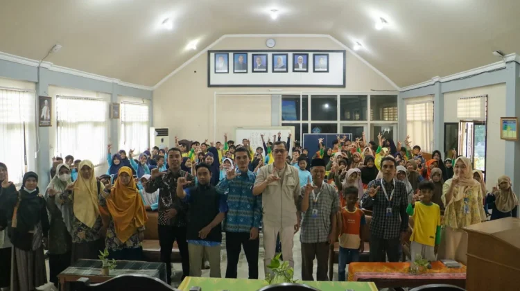 Balai Bahasa NTB Ajak Siswa SD IT Anak Sholeh Belajar Literasi lewat Cerita