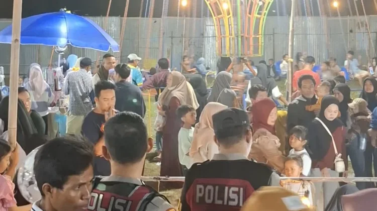 Kapolsek Bayan Turun Langsung Amankan Pasar Malam Rona-Rona