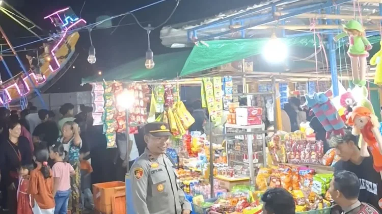 Dukung Aktivitas Ekonomi dan Hiburan Rakyat, Polsek Bayan Kawal Pasar Malam
