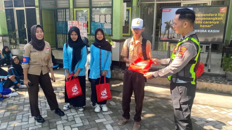 Satlantas Polres Lombok Utara Ajak Pelajar Jadi Pelopor Keselamatan Jalan