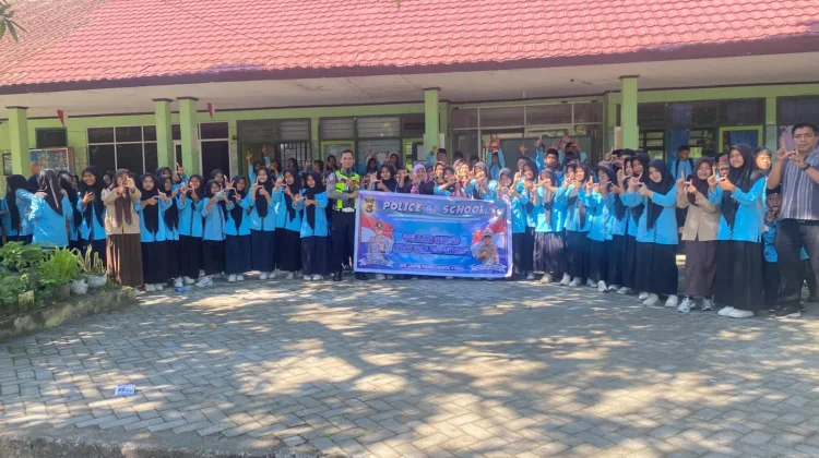 Bentuk Generasi Pelopor Keselamatan, Polisi Edukasi Ratusan Siswa di Bayan