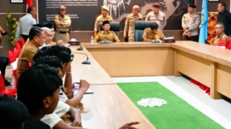 Bupati Dompu, Setujui DPRD Tolak KLPJnya
