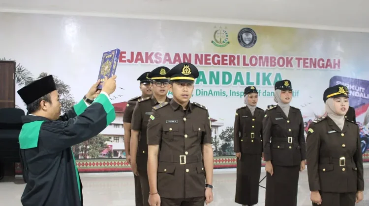 Lima Putra Daerah Resmi Jadi PNS Kejari Loteng, Siap Mengabdi untuk Masyarakat