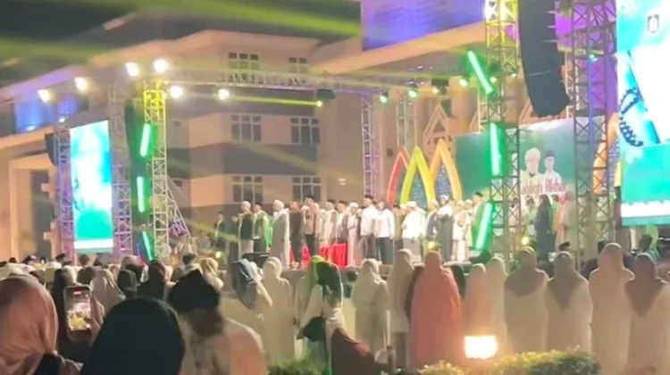 Lombok Tengah Bersholawat, Ribuan Jamaah Padati Halaman Kantor Bupati